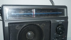 Retro Vintage REALISTIC RADIO SHACK 12-625A AM FM Portable AC DC Radio – Works