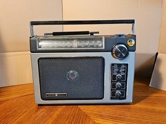 General Electric 7-2880B Long Range Super Radio – Black/Silver