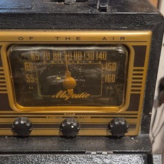 Majestic Mighty Monarch of the Air Portable Radio AC-DC/Battery Model B 614896