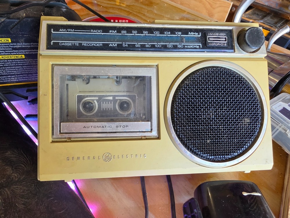 Vintage General Electric Portable AM/FM Radio/Cassette Recorder, No. 3-5240-D
