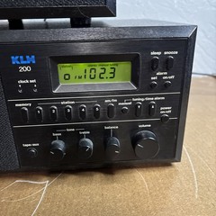 KLH200 Compact FM/AM Alarm Clock Radio w/ add Speaker And Antenna – Tested