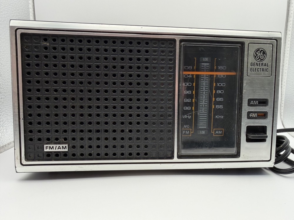 Vintage GE General Electric AM FM Radio-Model No 7-4115B Wood Grain-TESTED&WORKS