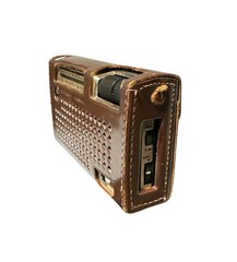 Vintage National Panasonic T-801H 2 Band 8 Transistor Radio