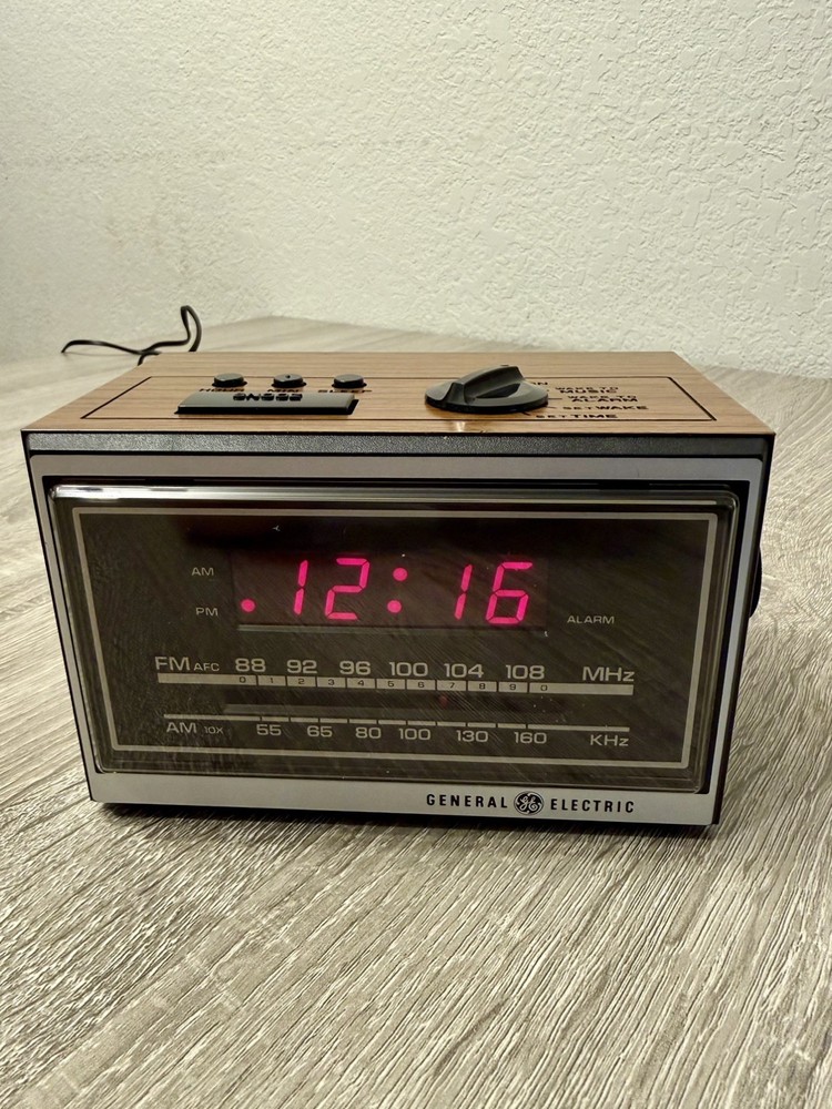 NOS GE General Electric 7-4620 FM/AM Digital Alarm Clock Radio Tested w/BOX