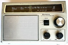 VINTAGE HITACHI KH-980H FM/AM/TV/WEATHER MULIT BAND PORTABLE RADIO AC/BATTERIES