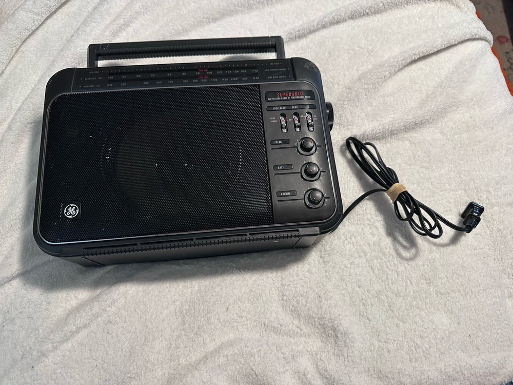 General Electric Superadio Long Range AM/FM GE Super Radio 7-2887B. *Works.