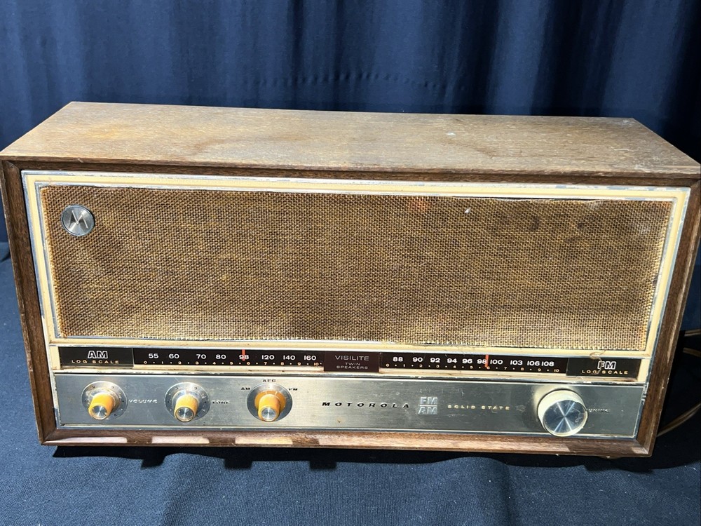 Vintage Motorola AM/FM Visilite Twin Speaker Radio TT31DS WORKING