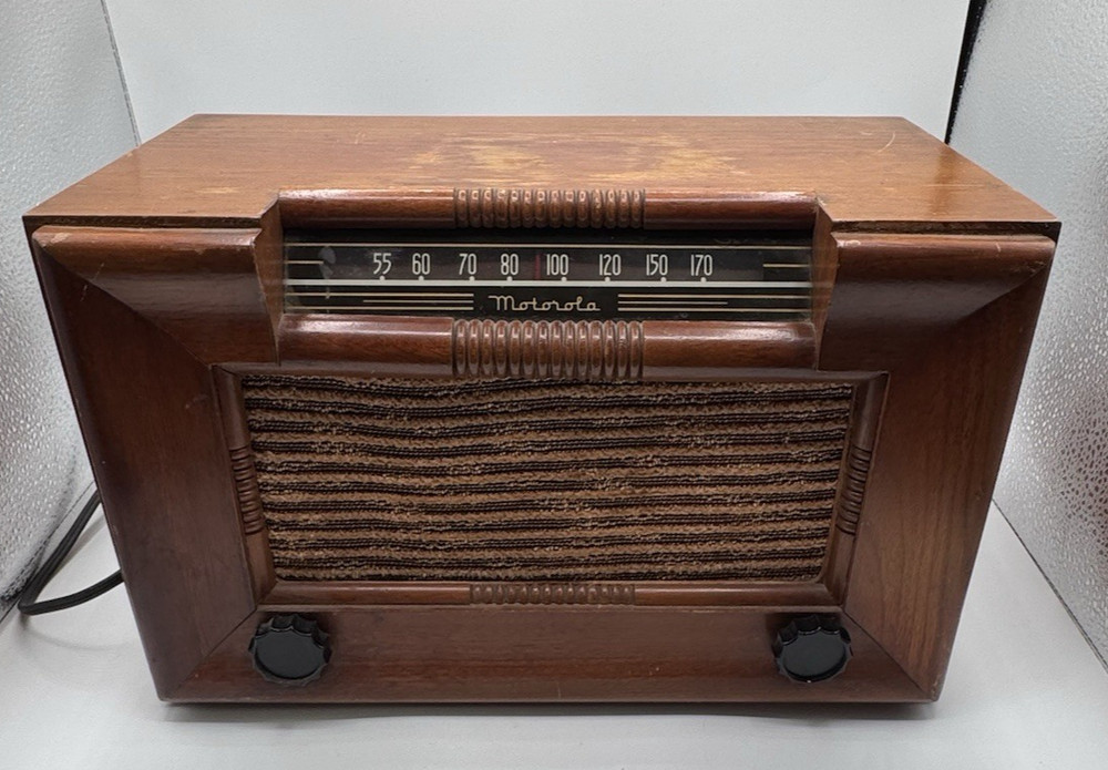 Vintage Motorola Aero Vane Radio 65X14-A (Working)