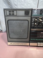 GE 3-5690A Boom Box Stereo AM/FM Radio & Cassette Detachable Speakers