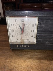 Vintage Zenith Clock Radio Model Z 2-2033 Turns On, No Stations. Read Descript