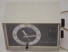 Vintage GE Hong Kong AM Alarm Clock Radio Model C1400A Beige Works
