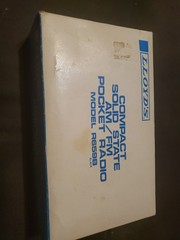 Lloyd&rsquo;s compact solid state AM FM pocket radio model r659b 1972