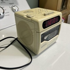 Vintage Lloyds CR201 AM/FM Clock Radio Cassette Player Cube *WORKS*