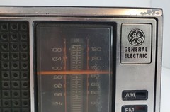 Vintage GE General Electric AM/FM Radio Wood Grain 7-4115B Works