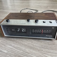 Vintage Panasonic Woodgrain Flip Clock Radio Alarm AM FM w Day Display RC-7053