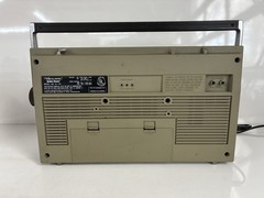vintage Realistic Model 14-775 AM/FM radio