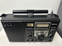 Panasonic 8BAND FM/AM/ SW1-6 Receiver, Model No RF-2200 , Good Condition.