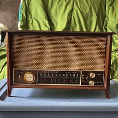 Zenith Model K731 AM/FM Vintage Table Radio Wood Cabinet Zenith K Series