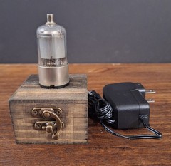 Old Vintage Radio Lighted Vacuum Tube – Novelty Night Light / LED Amp Desk Lamp