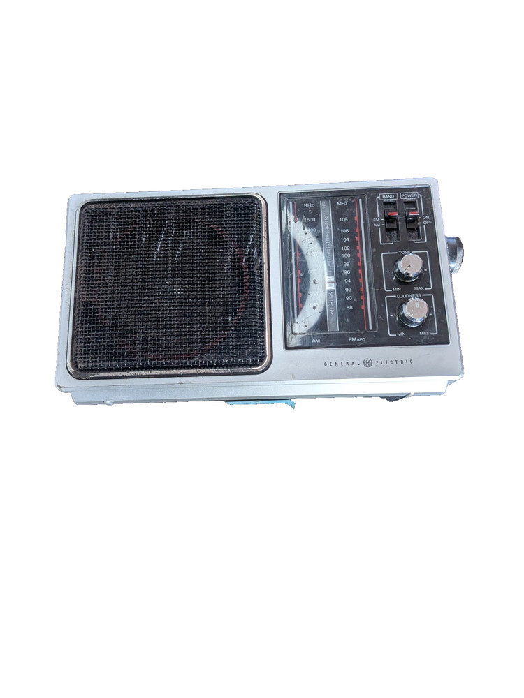 GE General Electric AM FM Superadio 7-2857A Portable Radio 1970s Vintage Silver