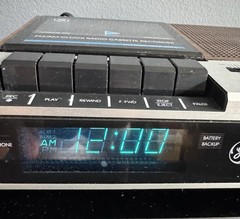 VTG General Electric AM FM Clock Radio Cassette Record Player GE 7-4956B WORKS