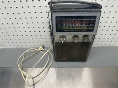 Vintage 3-Band Solid State AC-DC Radio w/ carrying handle & power cord *Tested*