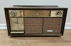 Vintage GE C1550A – Walnut Dual Speaker Tube Radio Receiver w/ Alarm NOT WORKING