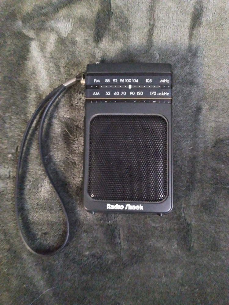 Vintage Radio Shack #12-727 Mini/Pocket Portable AM/FM Radio – Tested