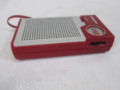Vintage 1980&rsquo;s Sound Design red AM portable pocket radio Hong Kong ( Works )