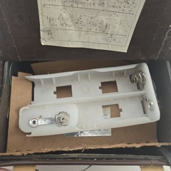 VINTAGE AM FM PORTABLE RADIO SOLID STATE- ARI BATTERY – ELECTRIC AC – DC