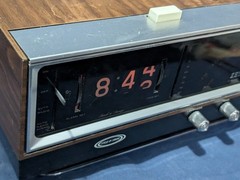 ZENITH C472W-3 Circle of Sound Flip Alarm Clock, AM/FM Radio, Video!