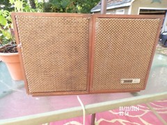 Vintage General Electric AM/FM folding speaker static radio. Model T1025A Works
