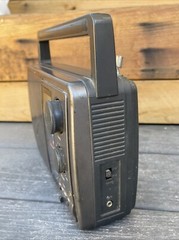 Vintage Radio Shack Portable AM/FM Radio AC/DC Model 12-726 Optimus / Realistic