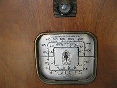 Watch video – Vintage Delco R 1129 Console Radio with Jensen–AS IS–FOR PARTS