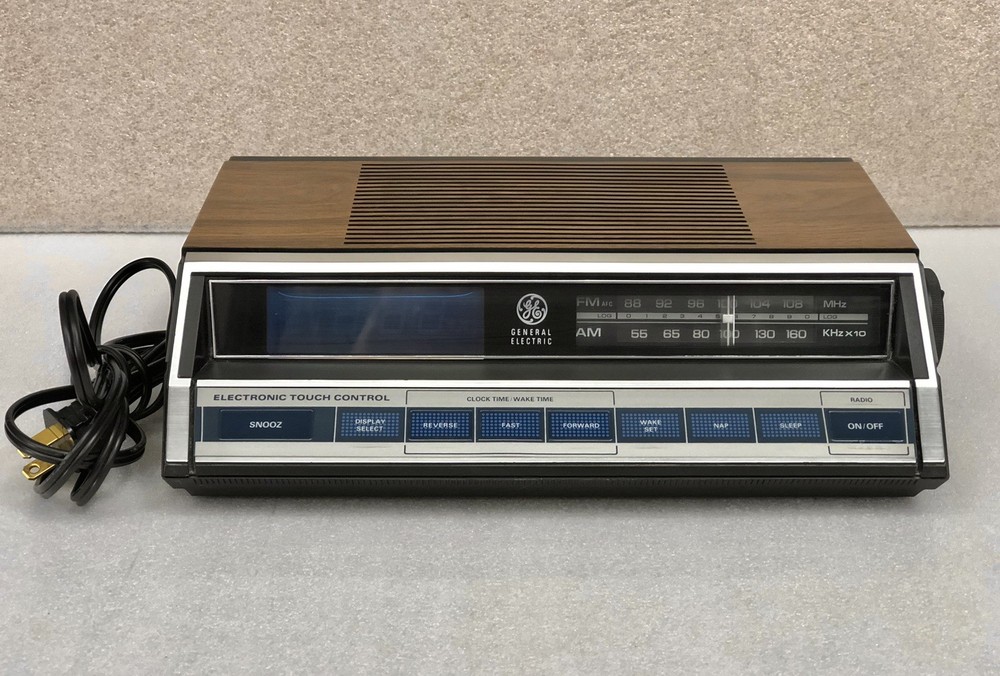 Vtg 80&rsquo;s General Electric Clock Radio 7-4662B Blue Digital *TESTED, WORKS* VGUC!