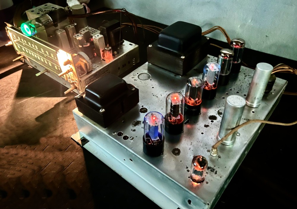 Magnavox AMP-142AA 6V6 Tube Amp & CR718DC Tuner from 292C Console