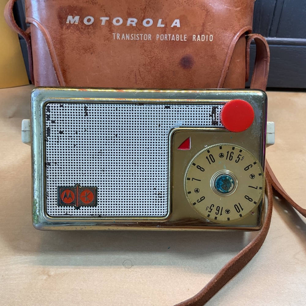 MOTOROLA Transistor Radio, Leather Case with Strap Working Condition