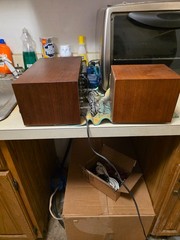 KLH200 Compact FM/AM Alarm Clock Radio w/ Ext. Speaker