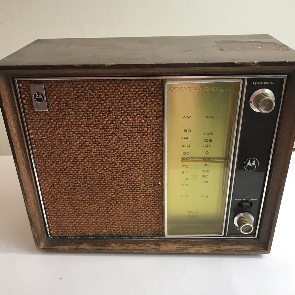 Motorola AM/FM Solid State Vintage Radio TT13EW Wood (Works!)