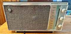 Vintage Motorola Radio Solid State XT4CE Table Top AM Midcentury