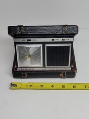 Peerless Globe-Trotter Clock / AM Radio Vintage