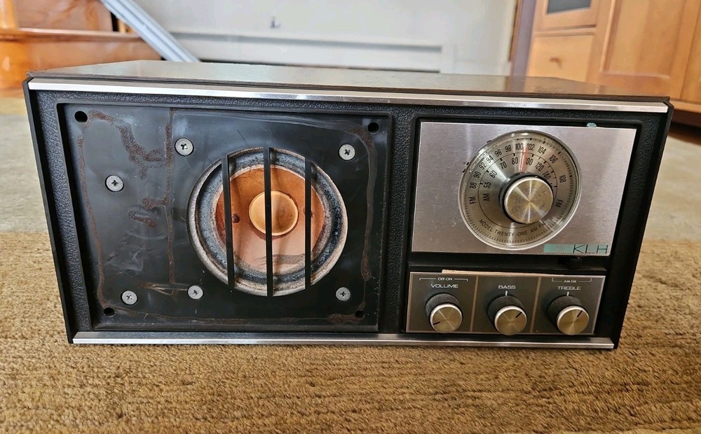 KLH Radio Model 21 AM/FM working. Missing speaker cover