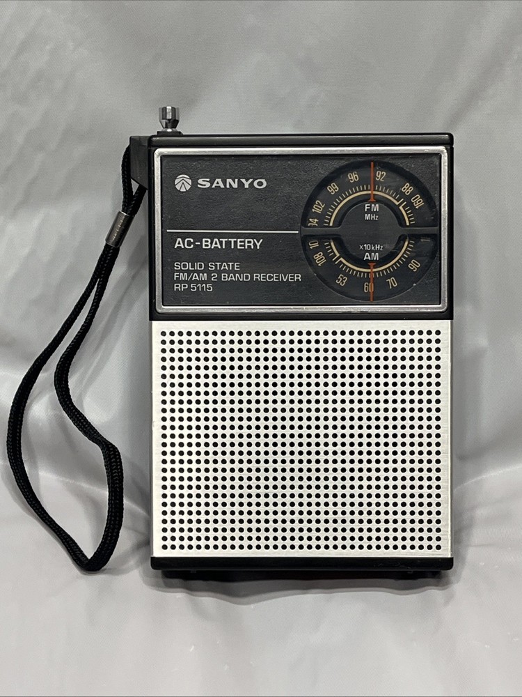 Vintage Sanyo RP-5115 AM/FM Portable Radio For Parts Repair Battery Corrosion