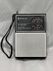 Vintage Sanyo RP-5115 AM/FM Portable Radio For Parts Repair Battery Corrosion
