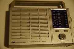 Rare Vintage Sears 2400 Series AM/FM AC-DC radio 667.24184350