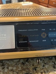 Vintage Zenith Solid State Target Tuning AM FM Radio Wood Grain F420W – Works