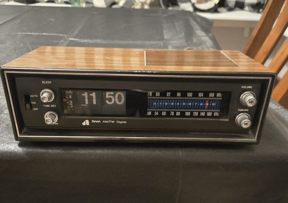 Vintage 1972 Arvin AM/FM Digital Flip Clock Radio Model No. 40R54-12