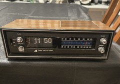 Vintage 1972 Arvin AM/FM Digital Flip Clock Radio Model No. 40R54-12