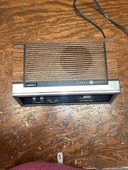 General Electric 7-4650J Walnut Grain AM/FM Digital Alarm Clock Radio WORKING