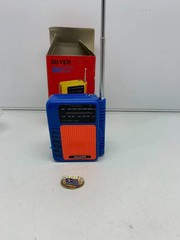 Vintage Silver Brand MINI Sporty 2 Band Radio AM/FM Blue &rsquo;80s RARE UNUSED